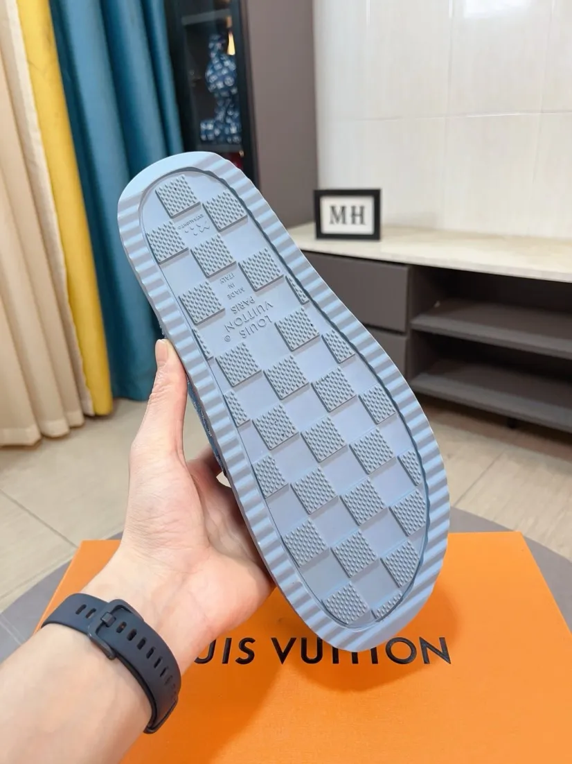 Men's shoes 💰360🌸🌸LV Easy 2025 new men's casual sandals and slippers, made of suede cow leather, with Monogram pattern to highlight the trendy style. Adjustable straps illuminated with LV letters, while a resilient insole and micro outsole provide lightweight comfort. Made of suede cow leather with embossed Monogram pattern and brand element metal hardware✅Adjustable straps➕Tough insole‼ ️Micro outsole. Comfortable and easy to wear‼ ️ size：38-45